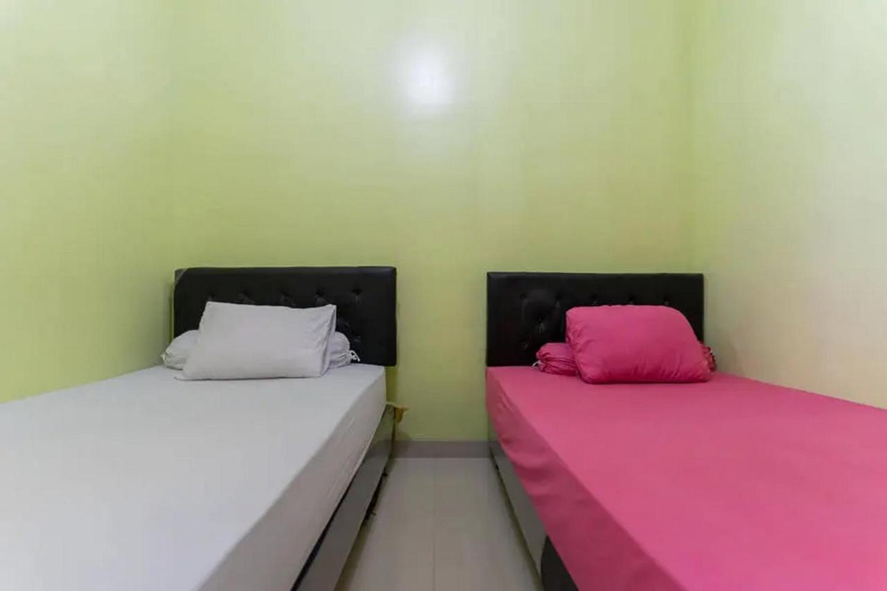 מלון Mencil Kostawira Syariah Bintaro Mitra Reddoorz מראה חיצוני תמונה