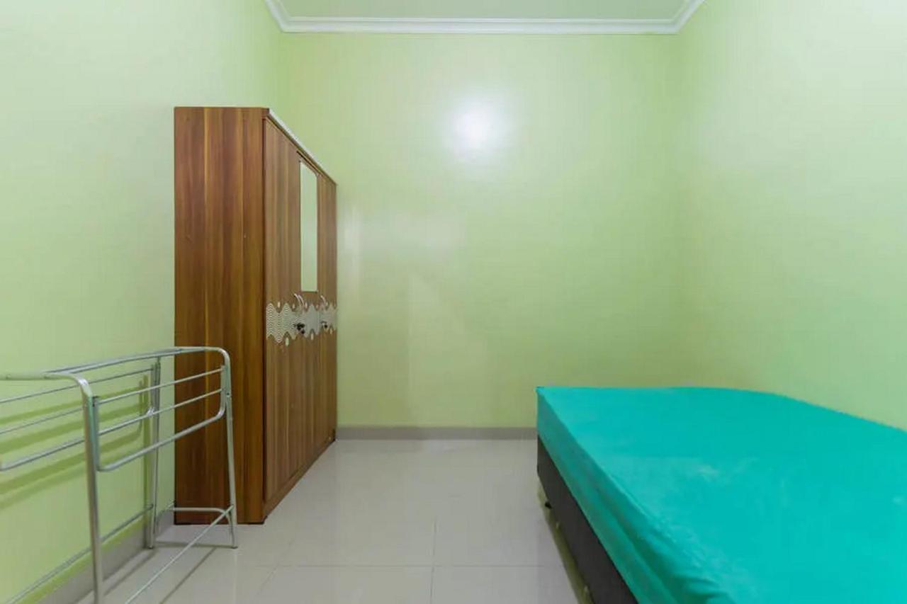 מלון Mencil Kostawira Syariah Bintaro Mitra Reddoorz מראה חיצוני תמונה