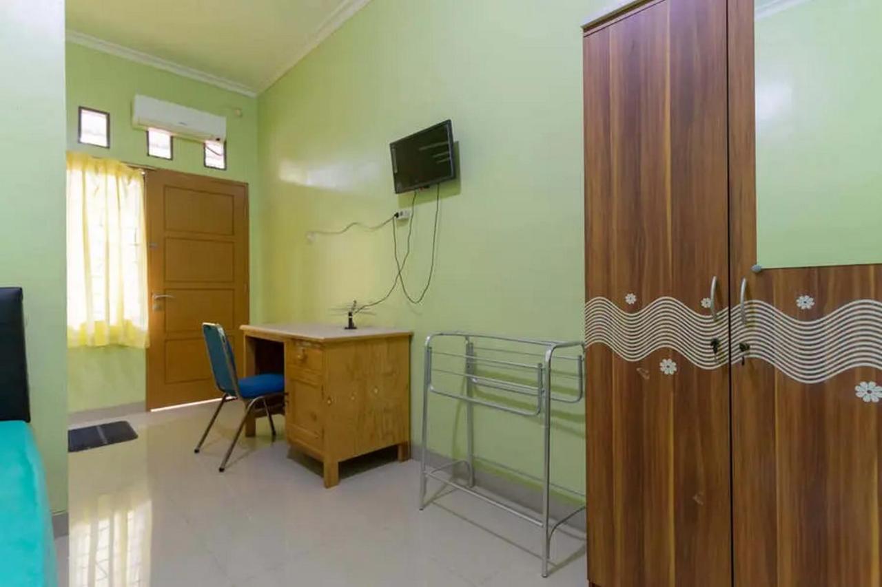 מלון Mencil Kostawira Syariah Bintaro Mitra Reddoorz מראה חיצוני תמונה