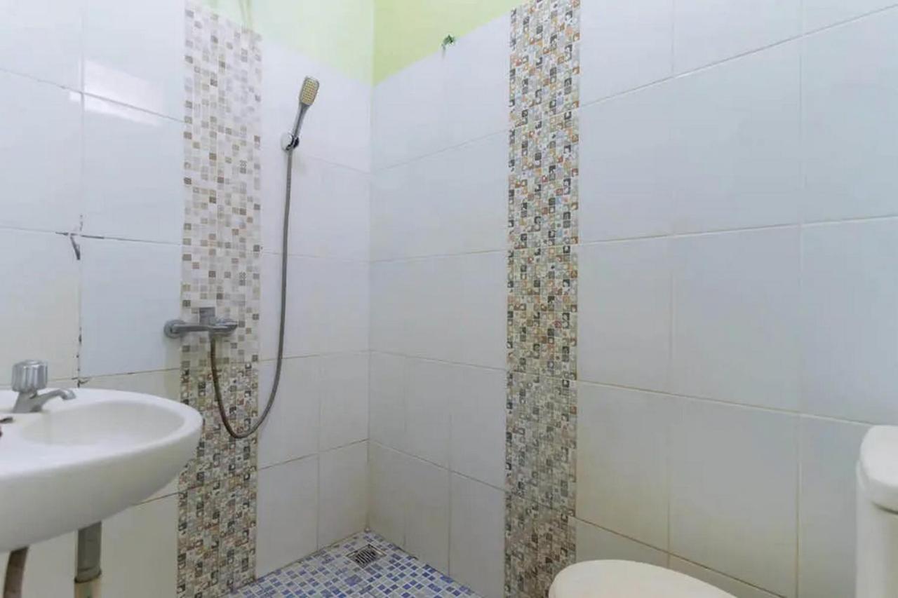 מלון Mencil Kostawira Syariah Bintaro Mitra Reddoorz מראה חיצוני תמונה
